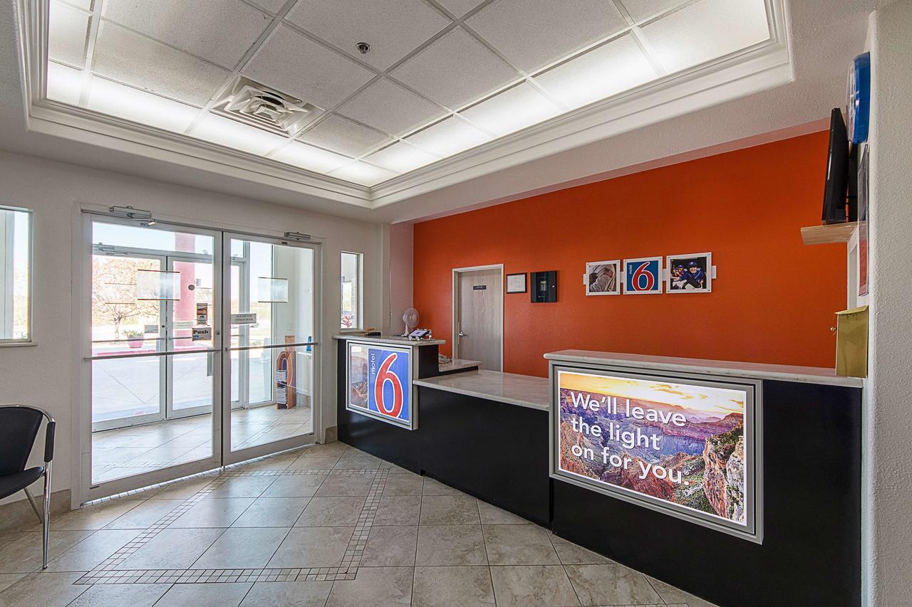 Motel 6-San Antonio, Tx - Downtown - Alamo Dome المظهر الخارجي الصورة