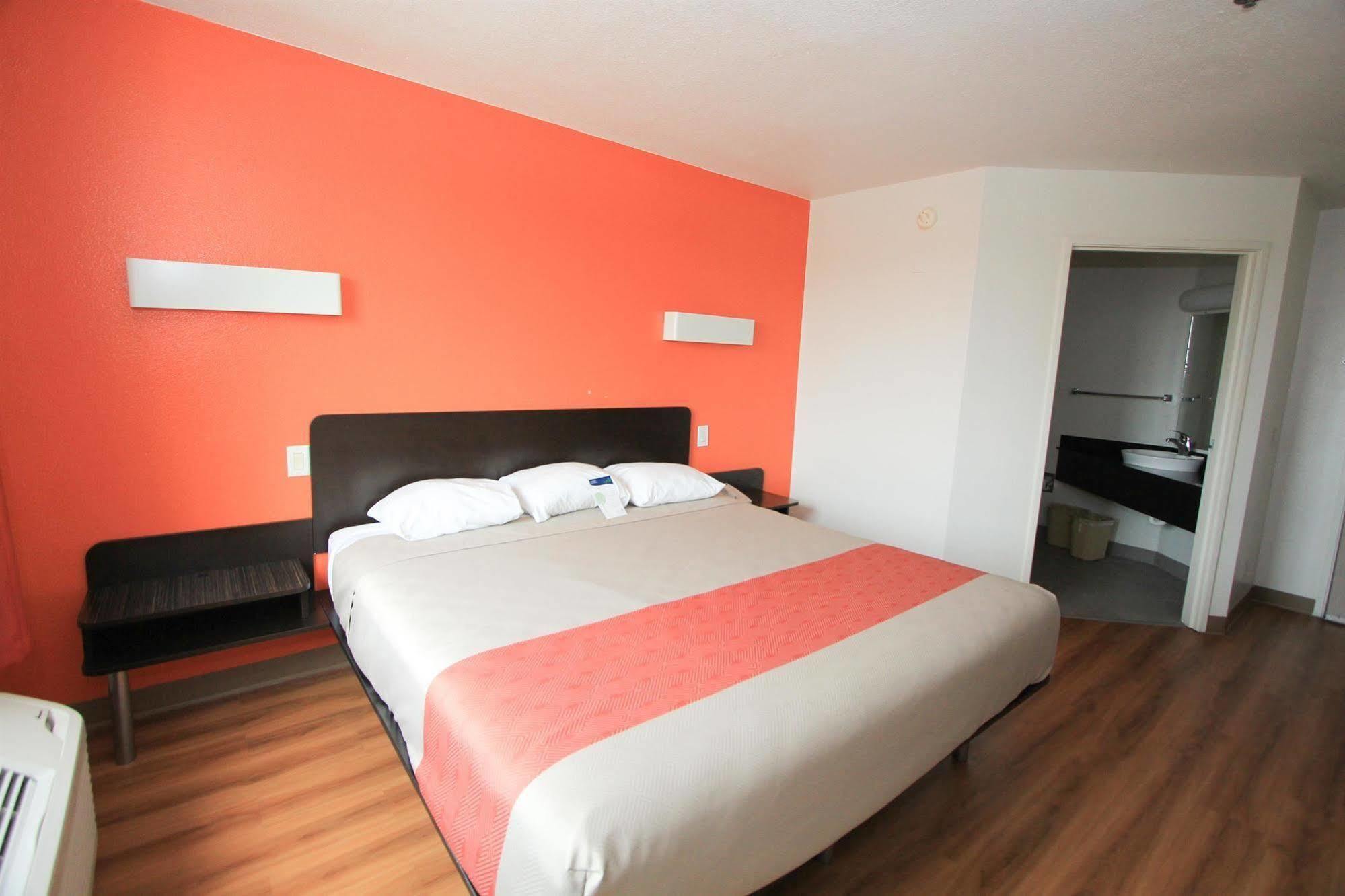 Motel 6-San Antonio, Tx - Downtown - Alamo Dome المظهر الخارجي الصورة